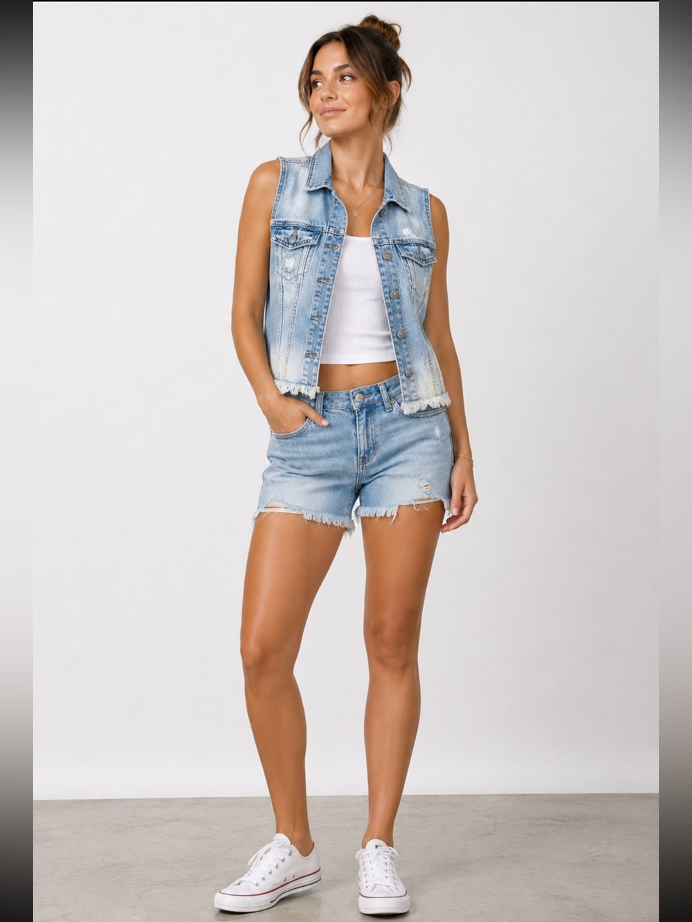365 Silver Jeans Co Distressed Denim Vest Medium Light Wash Raw Hem Y2K Button